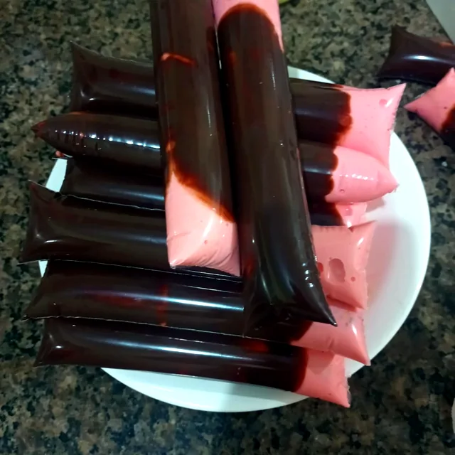 Geladinho de Morango com chocolate