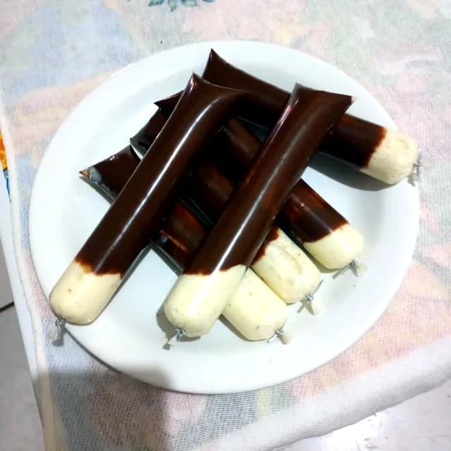 Geladinho de Ninho com chocolate
